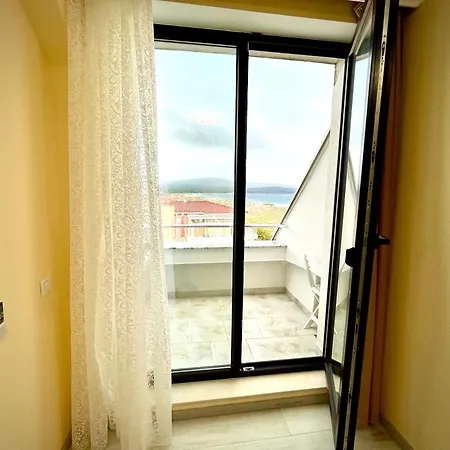 Ξενοδοχείο με διαμερίσματα Sea View Free Parking 4*
