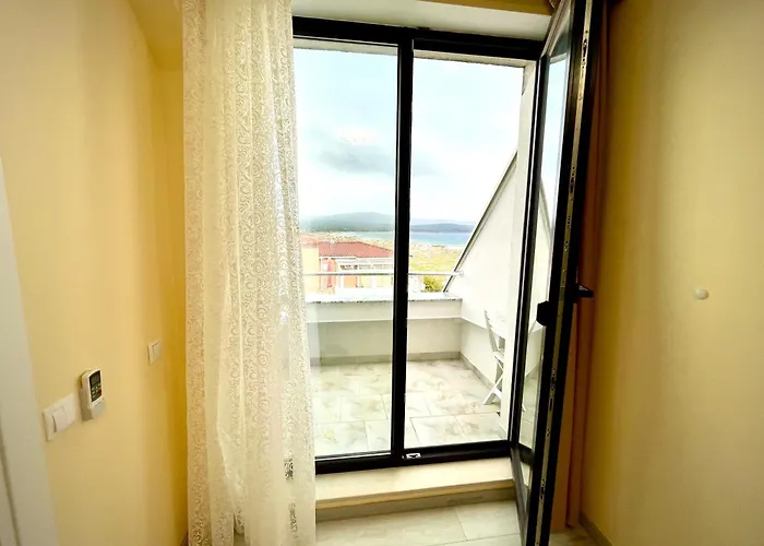 Ξενοδοχείο με διαμερίσματα Sea View Free Parking 4*